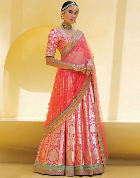 Lehenga Dupatta Style, भारतीय दुल्हन संबंधी, डिजाइनर कपड़े, Brocade Lehenga, Dupatta Style, Lehenga Dupatta, Indian Outfits Lehenga, Indian Bridal Lehenga, Indian Bridal Wear