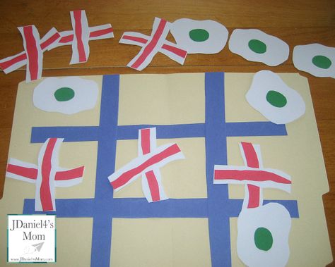 Dr. Seuss Activity- Green Eggs and Ham Tic Tac Toe File Folder Game March Mathness, Dr Seuss Game, Dr. Suess, Dr Seuss Preschool Activities, Dr Seuss Preschool, March Ideas, Dr Seuss Classroom, Spring Themes, Dr Seuss Activities