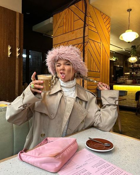 Cream Winter Outfit, Daisy Birchall, Winter Style Outfits, Layering Street Style, Fall Poses, Aesthetics Photos, January Outfits, Aesthetic Photoshoot, Rain Hat