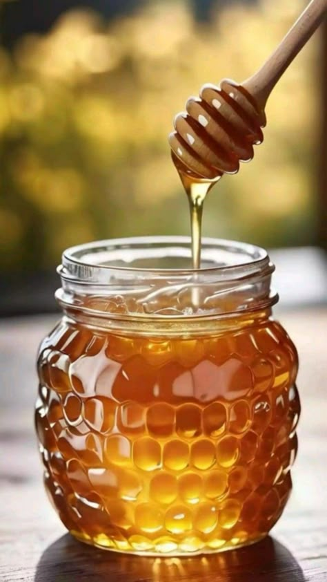 Miel Aesthetic, Honeycomb Food, Honey Pictures, Honey Business, Logo Bee, Honey Photography, Diy Deodorant, Hydroponic Farming, Honey Gifts