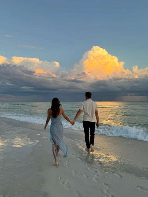 Relationship Vision Board Photos, Cute Beach Poses Couple, Beach Pictures Poses Couples Engagement Photography, Cute Beach Proposal Ideas, Proposal Sunset Beach, Los Cabos Engagement Photos, Beach Engagement Decor, Surprise Beach Engagement, Sunset Proposal Pictures