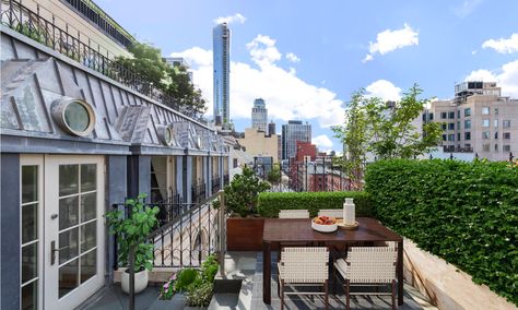 The picnic-perfect terrace at this $10M Tribeca penthouse feels like a slice of Paris | 6sqft Paris Penthouse, Tribeca Penthouse, Tribeca Apartment, Tribeca Nyc, Luxury Apartment Building, Nyc Penthouse, Apartment Luxury, Limestone Wall, Iron Balcony