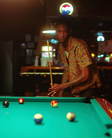 Billiards Aesthetic, Thug Life Wallpaper, Male Portrait Poses, Night Bar, Pool Halls, Bar Scene, Cool Pictures For Wallpaper, Pool Games, Movie Shots