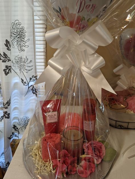 Stella Rosa Gift Basket, Marykay Valentine Ideas Gift Baskets, Pink Mothers Day Basket, Diy Hampers, Wine Basket Gift Ideas Diy Budget Mothers Day, Pink Valentine’s Day Basket, Valentines Basket, Graduation Card Boxes, Creative Gift Baskets