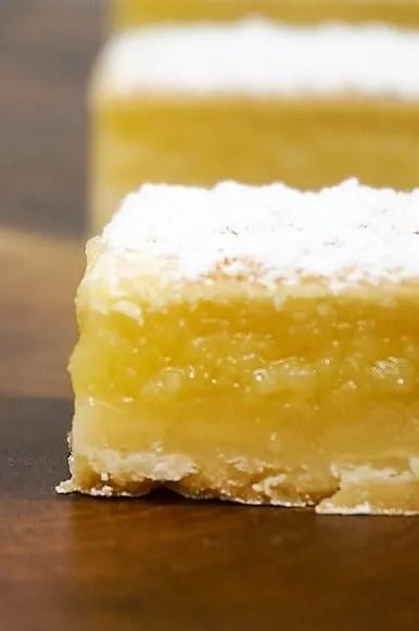 Lemon Squares Recipe, Vegan Lemon Bars, Vegan Lemon Cake, Lemon Bars Easy, Lemon Pie Filling, Lemon Bars Recipe, Lime Bars, Lemon Squares, Vegan Bar