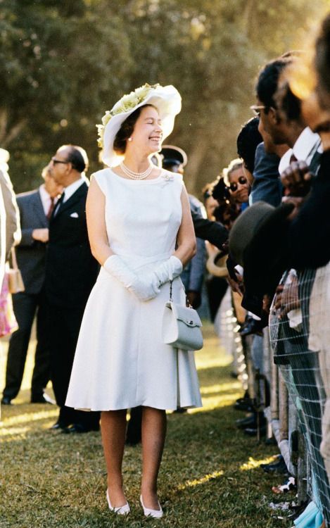 The Queen Elizabeth Windsor, Elizabeth Queen, Young Queen Elizabeth, Elizabeth 2, Queen Hat, Royal Hats, Rainha Elizabeth Ii, Reine Elizabeth Ii, Hm The Queen