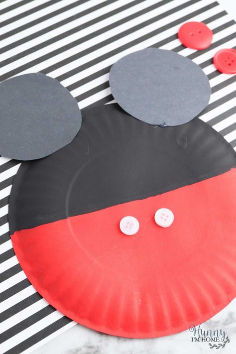 If you're looking for fun crafts for kids to make, check out this adorable paper plate mickey mouse! It's a fun Disney art project perfect for preschool and kindergarten. Make your own cartoon character with a plate, paint, construction paper and buttons. Your kids will love putting together this easy DIY at home or in the classroom. Mickey Mouse Handprint Craft, Disney Arts And Crafts For Kids, Mickey Mouse Crafts For Preschoolers, Mouse Paper Plate Craft, Disney Crafts Preschool, Mickey Mouse Crafts For Toddlers, Easy Disney Crafts For Kids, Crafts For Preschoolers Easy, Mickey Mouse Preschool