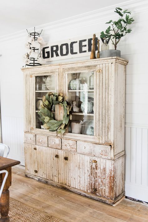 Farmhouse Dining Room Hutch, Primitive Hutch, Primitive Dining Room, Primitive Dining Rooms, Dining Hutch, Trendy Farmhouse, Dining Room Table Chairs, Diy Dining Room, Dining Room Hutch