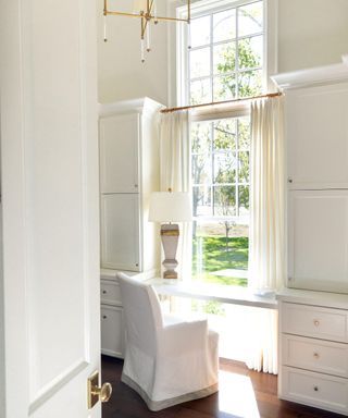 Benjamin Moore paint colors in real homes – 10 favorite shades amongst designers, from neutrals to brights Benjamin Moore Seapearl, Cream Benjamin Moore, Benjamin Moore Paint Colors, Revere Pewter Benjamin Moore, Interior Design Advice, Real Homes, Paint Colors Benjamin Moore, Benjamin Moore Colors, Benjamin Moore Paint