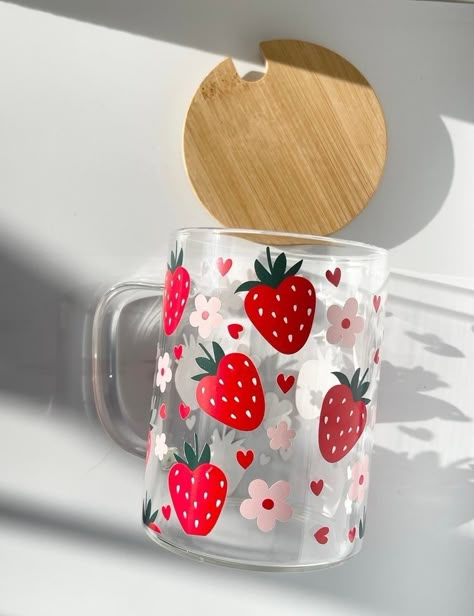 diverseaesthetic | VSCO Mug Painting Ideas Strawberry, Paint Cups Ideas, Painted Wine Glasses Strawberries, Glass Mug Design Ideas, Cute Painted Cups, Cup Painting Designs Mug Ideas, Strawberry Painted Wine Glasses, Cute Painted Glasses, Painting Glass Mugs