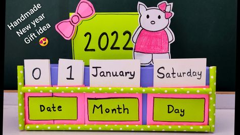 Diy desk calendar Handmade Calendar Ideas Creative, Preschool Birthday Board, Desk Calendar Diy, Handmade Desk Calendar, Preschool Birthday, Diy Desk Calendar, Handmade Desk, Calendar Craft, New Year Gif