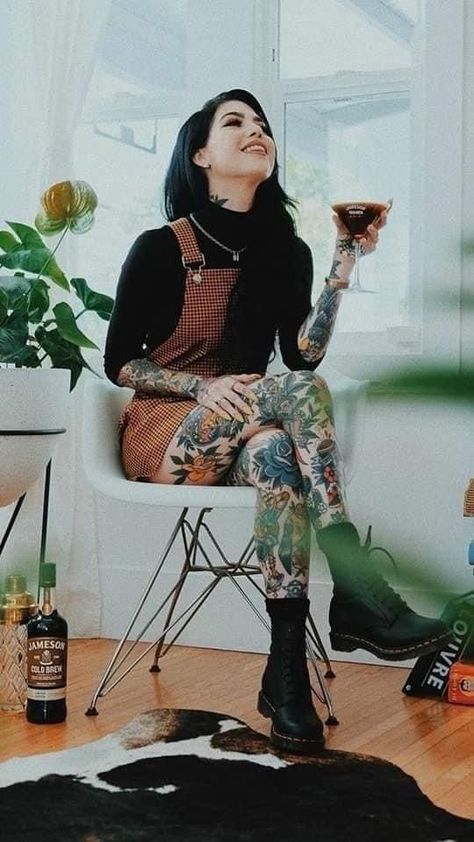 Edgy Streetwear Aesthetic, Doc Martin Date Night Outfit, Old School Leg Tattoos Women, Edgy Business Casual Outfits Summer, Womens Funky Fashion, Rocker Fashion Womens, Tatted Women Outfits, Alternative Vintage Fashion, Alternative Fashion Indie Grunge