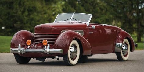 Cord Automobile, Cord Car, Old American Cars, Automobile Engineering, Course Automobile, Sport Automobile, Old Classic Cars, Showroom Design, Car Brand