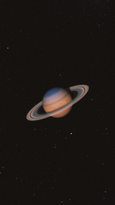 #saturno #aesthetic #planets #saturn #wallpaper Saturn Aesthetic Wallpaper Iphone, Lifes Better On Saturn, Saturn Lockscreen, Aesthetic Saturn Wallpaper, Saturn Aesthetic Vintage, Saturn Wallpaper Aesthetic, Saturn Aesthetic Wallpaper, Saturno Aesthetic, Saturn Wallpapers