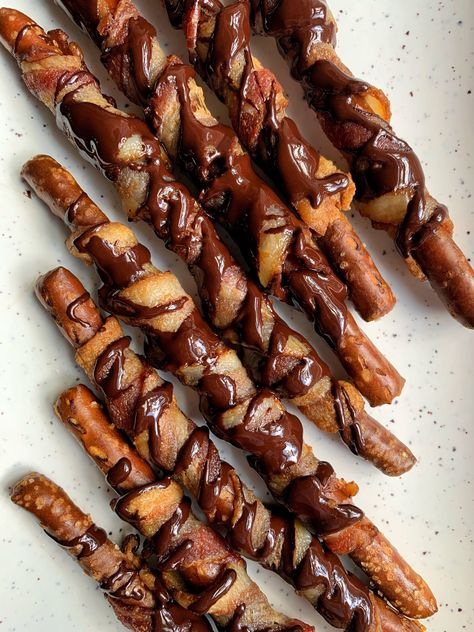 Chocolate Dipped Bacon, New Restaurant Ideas, Frozen Banana Pops, Chocolate Covered Bacon, Cheese Stuffed Mushrooms, Puppy Chow Recipes, Bacon Dip, Chocolate Bacon, Chocolate Dipped Pretzels