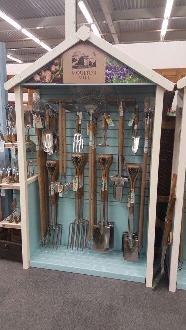 Garden Displays Ideas Creative, Garden Shop Display, Garden Centre Displays, Small Garden Tool Shed, Small Garden Tools, Garden Center Displays, Garden Tool Holder, Garden Tool Bag, Garden Tool Rack