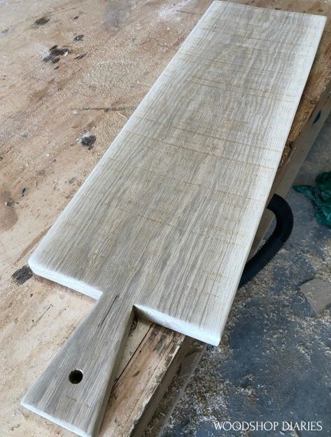 Serving Board Diy, Cheese Board Diy, Charcuterie Board Diy, Jigsaw Projects, Wood Serving Platter, Wooden Serving Boards, Charcuterie Platter, Wood Serving Board, Board Charcuterie