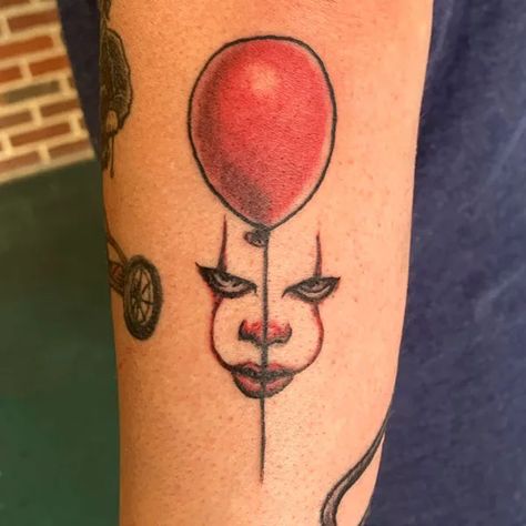 Pennywise Eyes Tattoo, Pennywise Balloon Tattoo, Pennywise Hand Tattoo, Movie Patchwork Tattoo, Red Balloon Tattoo Pennywise, Pennywise Tattoo Ideas, It The Clown Tattoo, It Balloon Tattoo, It Tattoo Ideas