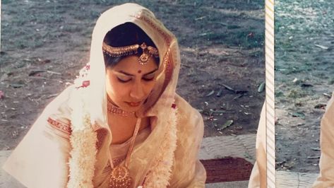 Flipping through their wedding album, the couple reminisce about a time when nuptials were intimate, simple and all heart Simple Wedding Look Indian Bride, Simple Indian Bride, Navy Houses, Cream Suit, Simple Bride, India Wedding, Ritu Kumar, Bengali Wedding, Two Braids