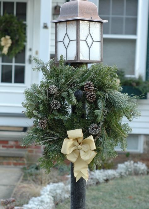 Lamp Post Christmas Decorations, Lamppost Decorations, Light Post Christmas Decorations, Lamp Post Decorating Ideas, Christmas Light Post, Post Decor, Christmas Exterior, Christmas Lamp Post, Christmas Urns