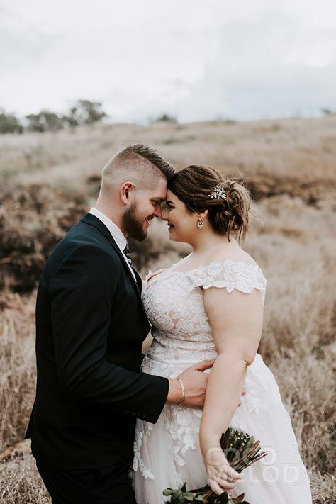 Fat Bride, Wedding Portrait Poses, Plus Size Brides, Bridesmaid Dresses Formal, Jasmine Dress, Plus Size Wedding Gowns, Plus Size Bride, Wedding Picture Poses, Bridal Poses