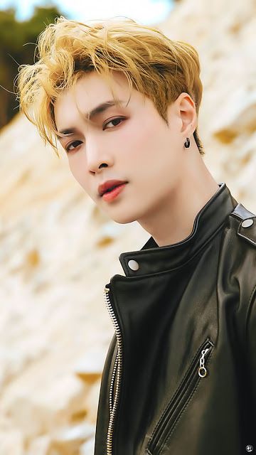 Lay Exo Cute Photo Collection | Zhang Yixing Wallpaper Collection Exo Zhang Yixing, Yixing Exo, Lay Exo, Exo Music, Exo Official, Exo Lockscreen, Exo Ot12, Zhang Yixing, Changsha