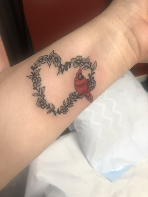 Cardinal And Floral Tattoo, Cardinal Tattoo Memorial Grandparents, Rose And Cardinal Tattoo, Cardinal Tattoo Memorial Grandmothers, Cardinal Memorial Tattoo, Small Cardinal Tattoos For Women, Cardinal Tattoos For Women, Tiny Cardinal Tattoo, Cardinal Feather Tattoo