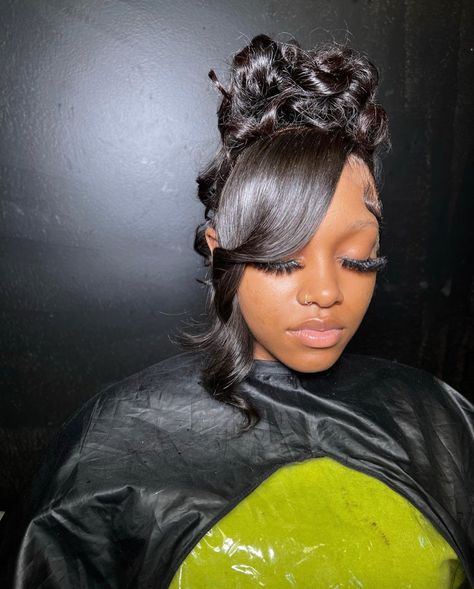 Bun With Swoop, Swoop Bun, Teenage Hairstyles, Prom Hairstyle, Sleek Ponytail Hairstyles, Frontal Wig Hairstyles, Ponytail Hairstyles Easy, Birthday Hairstyles, Quick Natural Hair Styles