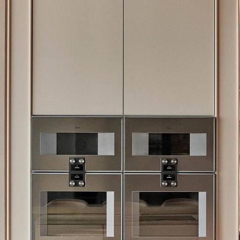 Gaggenau Official on Instagram: "Ovens that feed grand ambitions.  Gaggenau’s 400 series oven is inspired by the professional kitchen but created for the private home. Handle-free doors proudly protrude from the wall and are opened by a simple touch of the intuitive TFT touch display. The two colour options align with many aesthetics: A stainless steel backed full glass offering a silver, brushed finish or the darker Gaggenau Anthracite." Gaggenau Oven, Gaggenau Appliances, Private Home, Professional Kitchen, Color Options, Furniture Design, Oven, The Wall, Mood Board