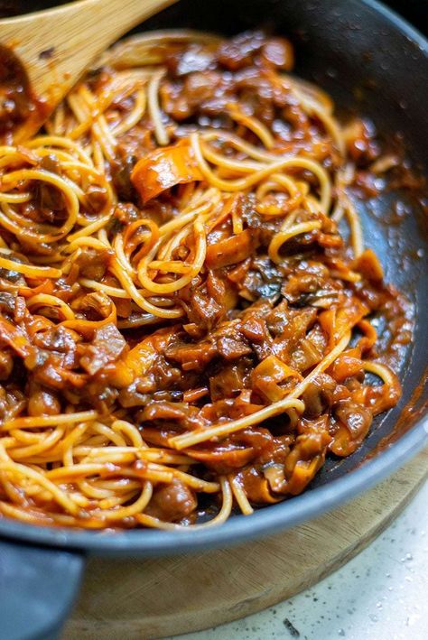 Mushroom Bolognese Recipe (Vegan) - Cooked by Julie Vegetarian Bolognese, Mushroom Bolognese, Vegan Bolognese, Vegetarian Life, Bolognese Recipe, Bolognese Sauce, Classic Italian Dishes, Vegan Main Dishes, Spaghetti Recipes