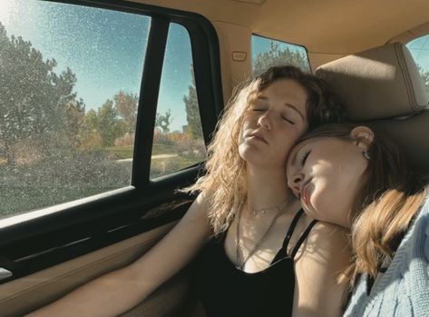 Sleeping In The Car Aesthetic, Friends Sleeping, People In Car Reference, Friends Cuddle, Sitting In Car, Friends In Car, Sleeping In Car, Couples Asleep, Sleep In Car