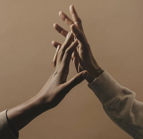 Art Alevel, Arm Art, Hand Photography, Hand Reference, Pose Reference Photo, Pose Reference, Light In The Dark, Art Reference, Art Inspiration