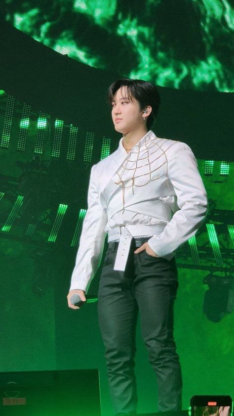 Hot Changbin, Changbin Dwaekki, World Tour Outfits, Baby Changbin, Skz Photos, Changbin Straykids, Outfit Concert, Chang Bin, Stray Kids Han