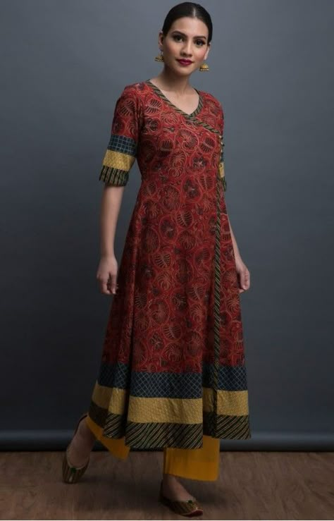 Beautiful gand block printed kurti. Bagh Kurti Designs, Bagh Print Dresses, Bagh Print Suits Design, Block Print Kurti Designs, Ladies Kurti Design, Bagh Print, Printed Kurti Designs, Sleeveless Blouse Designs, Simple Frock Design