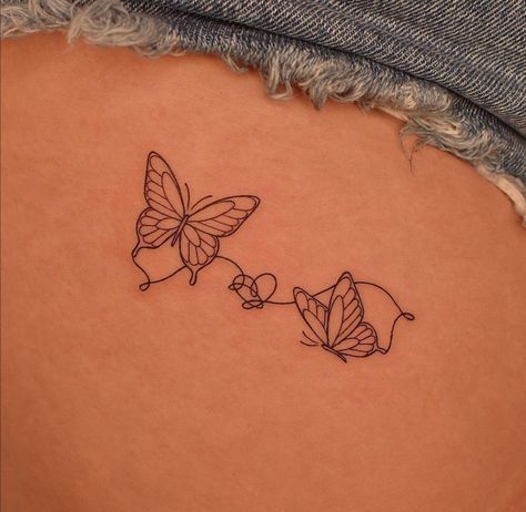 Mommy Daughter Tattoos, Maching Tattoos, Mom Daughter Tattoos, Small Girly Tattoos, Instagram Heart, Petite Tattoos, Mother Tattoos, Heart Butterfly, Dope Tattoos For Women