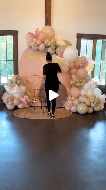 The Tayra Perez Project on Instagram: "NOT into traditional pinks for your baby shower?!!! But still want to shout from the rooftops that you’re having a baby girl, then Cameo is your color. It’s an off pink with a peachy undertone. 

Color Combo:
Cameo
DS Tan = Cocoa inside of Blush
White

#babyshower #babyshowerideas #babyshowerdecor #bohobabyshower #bohoballoons #balloongarland #balloonbackdrop #balloonarch #partyideas #atlantaballoons #howtovideos #diyballoons #diyvideos #setupwithme #getreadywithme" Baby Shower Balloon Backdrop, Balloon Arch Diy, Balloon Crafts, Balloon Backdrop, Boho Baby Shower, Balloon Diy, Baby Shower Balloons, Rooftops, Boho Baby