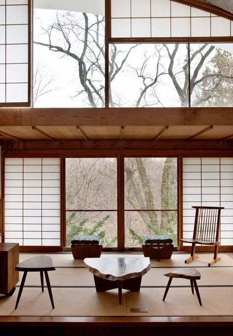 INSIDE MIRA NAKASHIMA’S PENNSYLVANIAN HOME Originally designed by woodworker George Nakashima, this magical home combines natural wood and traditional Japanese design to stunning effect Japanese Modern House, Modern Japanese Interior, Japanese Home Design, Interior Design Minimalist, Japanese Style House, Design Japonais, Japanese Interiors, George Nakashima, Japanese Interior Design