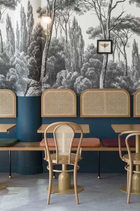 BRASSERIE CAMILLE: PROVENCE MADE RESTAURANT Booth Seating Design, Restaurant Booth Seating, Interior Design Courses Online, Café Design, Seating Design, Bar In Casa, Interior Design Courses, Booth Seating, Banquette Seating