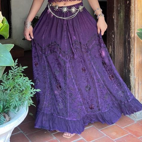 Spiritual Skirt Outfits, Fairy Core Skirts, Long Hippie Skirt, Deep Purple Outfit, Witchy Boho Fashion, Vintage Hippie Outfits, Long Fairy Skirt, Purple Long Skirt, Boho Maxi Skirts