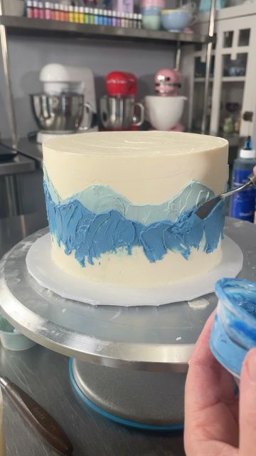 Mountain Cake Tutorial, Mountain Cake Design, Mountain Themed Cake, Cake With Mountains, Mountain Cupcakes, Alaska Cake, Cake Mountain, Hunting Birthday Cakes, Mountain Cake