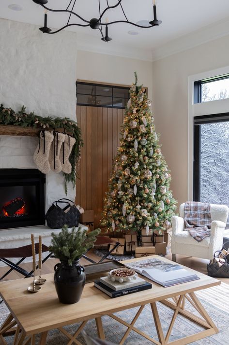 Scout & Nimble Blog | Interior Design Home Tours, Inspiration & More California Christmas Decor, Scout And Nimble, Barcelona House, Kitchen 2023, Neutral Holiday Decor, Holiday Living Room, Anna Lee, Christmas Apartment, Ski House