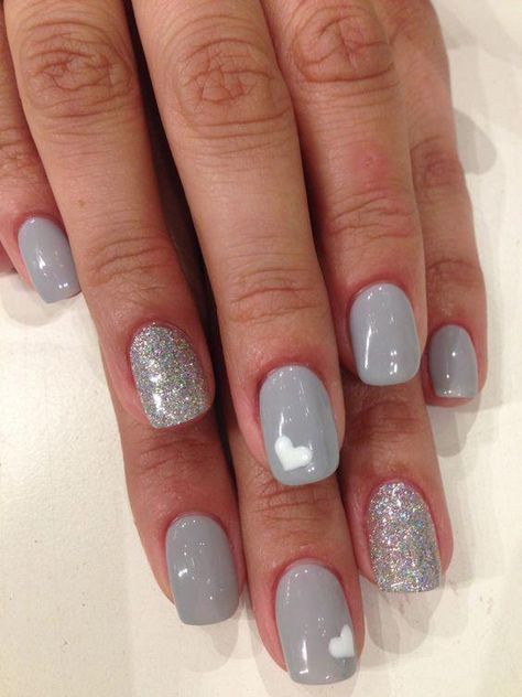 50 Stunning Manicure Ideas For Short Nails With Gel Polish That Are More Exciting - EcstasyCoffee #gelmanicure Bio Gel Nails, Grey Gel Nails, Nails Gray, Manicure Natural, Silver Glitter Nails, Elegant Nail Art, Valentine Nails, Glitter Gel Nails, Gray Nails