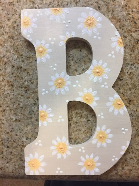 Initial Painting Letters, Cute Letter Painting Ideas, Painting Wooden Letters Designs, Greek Letter Painting Ideas, Sorority Letters Painted Wooden Pink, Sorority Letters Painted Wooden Easy, Wooden Letter Painting Ideas Design, Cute Sorority Letters Painted, Painting Wood Letters Ideas