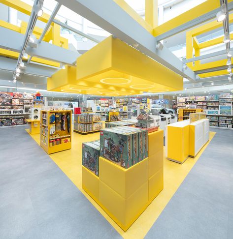 Chain+Siman designs a vivid, column-free LEGO store in Guadalajara, Mexico Interactive Retail, Free Lego, Lego Store, Store Image, Design Guidelines, Urban Furniture, Brick Design, Architecture Office, Retail Space