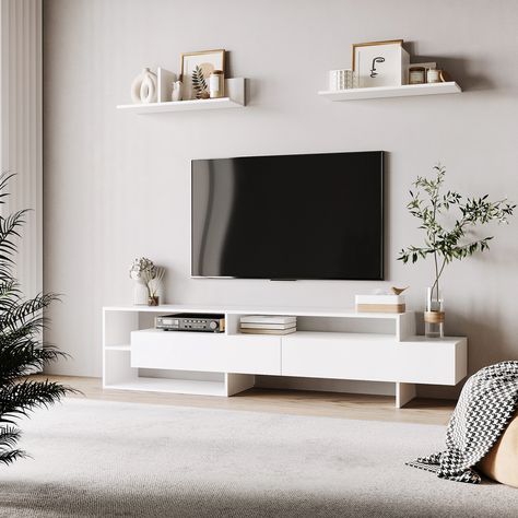 Este mueble de TV de estilo moderno de HOMCOM con un bonito diseño en formas geométricas y colores neutros es el complemento perfecto para tu salón. Tiene un gran espacio de almacenamiento con una encimera grande para la TV, compartimentos cerrados con puertas batientes, compartimentos abiertos y dos estantes de pared. Es perfecto para mantener algunos objetos fuera de la vista y también exhibir tus decoraciones y marcos de fotos. ¡Te encantará! Ideas Salon, Living Room Tv On Wall, Mesa Tv, Living Blanco, Small Bedroom Tv Wall, Tv Table White, Meible Tv, Tv Stand Wood And White, Tv Living Room