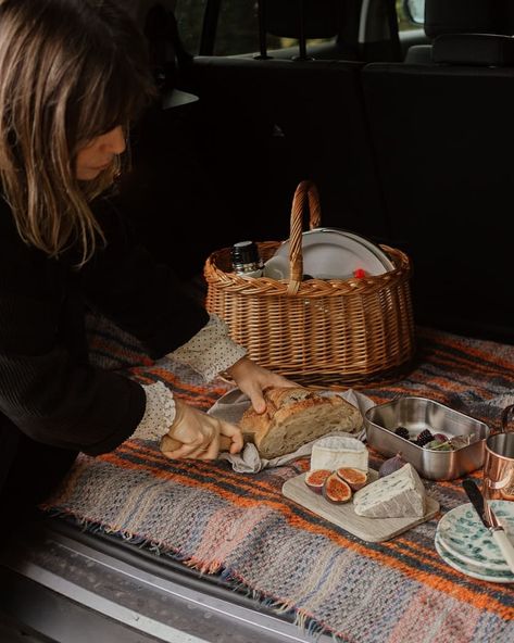 Car Boot Picnic, 27 Birthday, Car Picnic, Autumn Picnic, Horse Country, Fall Picnic, Picnic Aesthetic, Picnic Inspiration, Romantic Ideas