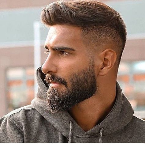 Barber Beard Style, Popular Beard Styles, Best Mens Haircuts, Stylish Beards, Beard Trend, Men Fade Haircut Short, Popular Mens Haircuts, Beard And Mustache Styles, Man With A Beard