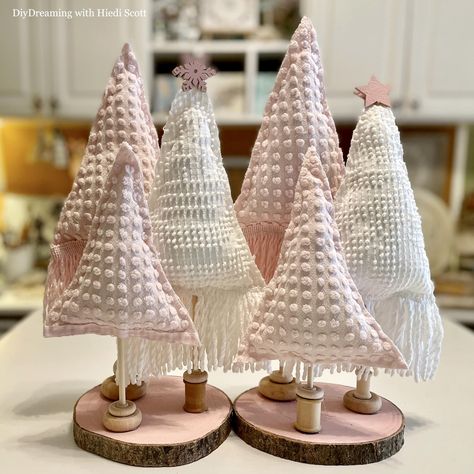 DiyDreaming - Here are my pink and white vintage chenille... Lace Christmas Tree, Shabby Chic Diy Crafts, White Video, Chenille Crafts, White Popcorn, Vintage Chenille, Chenille Bedspread, Burlap Christmas, Christmas Lanterns