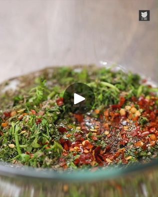 Juicy Chicken Wings, Chimichurri Chicken, Argentinian Food, Chicken Wings Recipe, Chimichurri Sauce, Wings Recipe, Wine Vinegar, Chilli Flakes, Recipe Chicken