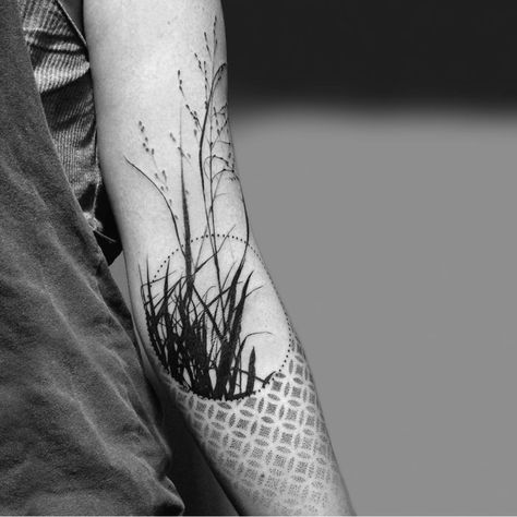 Tattoo With Shadow Effect, Wild Grasses Tattoo, Flower Shadow Tattoo, Plant Shadow, Voll Arm-tattoos, Element Tattoo, Shadow Tattoo, Kunst Tattoos, Muster Tattoos